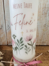 Lade das Bild in den Galerie-Viewer, Taufkerze / Konfirmationskerze &quot;Jonna&quot; MIT Spruch Blumen Boho - personalisiert
