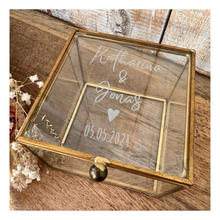 Lade das Bild in den Galerie-Viewer, Ringbox Glas Gravur Hochzeit - personalisiert
