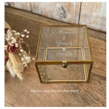 Lade das Bild in den Galerie-Viewer, Ringbox Glas Gravur mit Spitze Hochzeit - personalisiert
